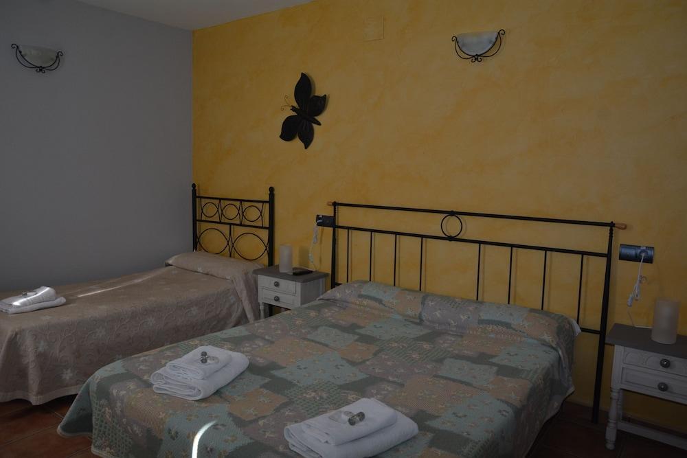 Hotel Restaurante Vinas Viejas Fuentes de Ayódar Buitenkant foto